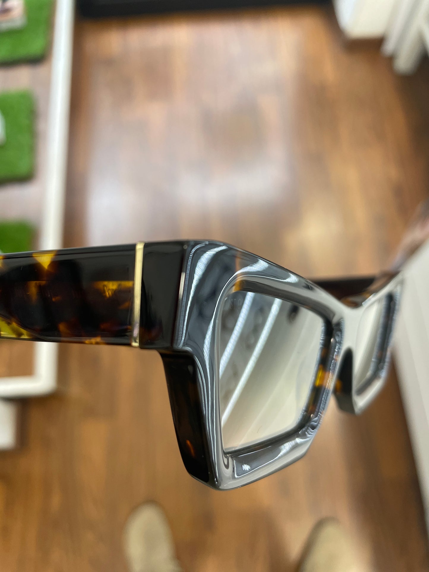 Bustout Eyewear Scarlett Tartaruga