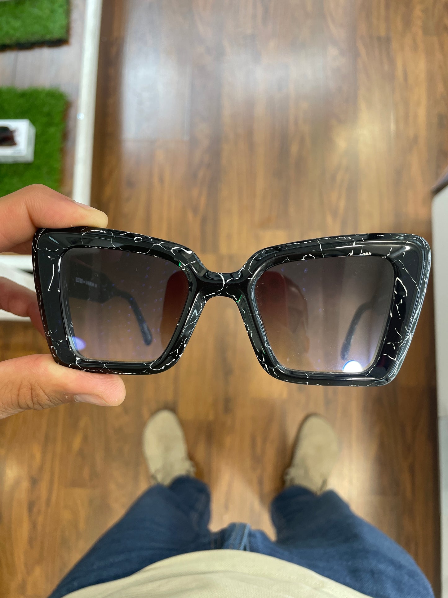 Bustout Eyewear Megan Nero Marmo